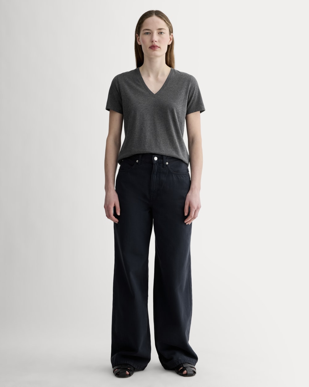 The Slim V-Neck Tee in Essential Cotton | Heathered Soot