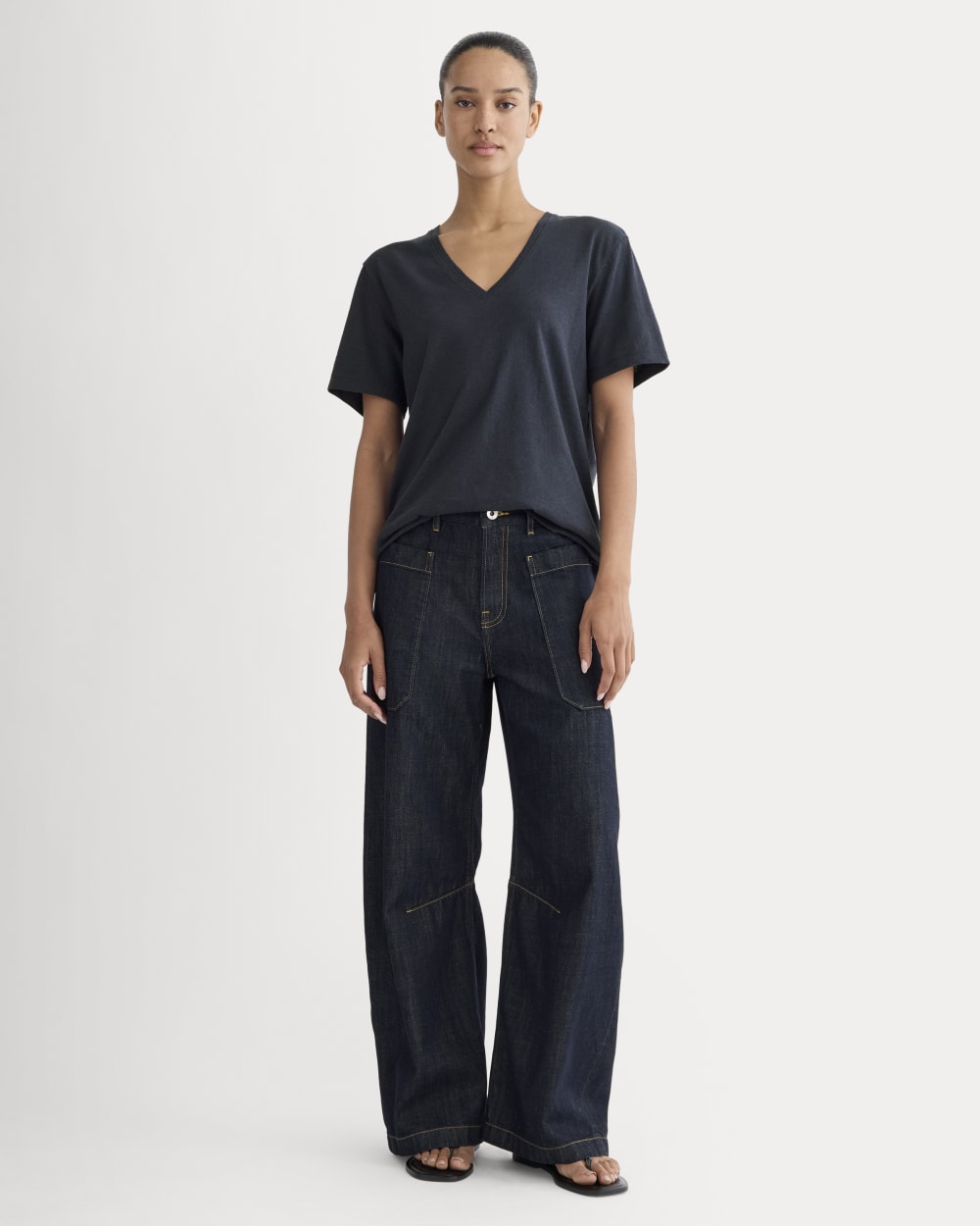 The Slouchy V-Neck Tee in Cotton Linen | Navy