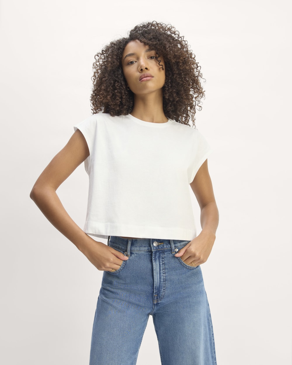 The Muscle Cropped Tee in Essential Cotton | White