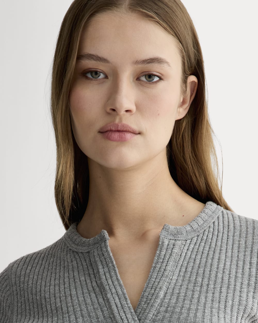 The Rib-Knit Short-Sleeve Henley | Mid Heather Grey