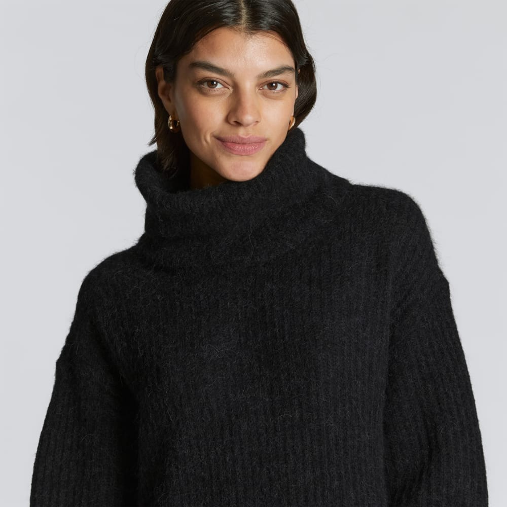 The Alpaca Oversized Turtleneck | Heathered Black