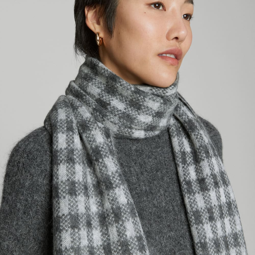 The Alpaca Patterned Scarf | Light Heather Grey / Dark Charcoal Buffalo Check